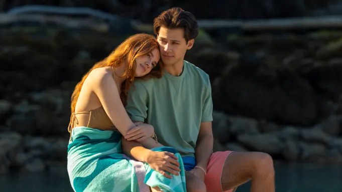 Sadie Soverall e Matt Cornett como Percy e Sam em 'Every Year After'