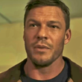 Alan Ritchson em cena da série Reacher do Prime Video