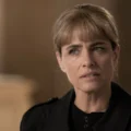 Amanda Peet durante as gravações da série Your Friends & Neighbors da Apple TV+.