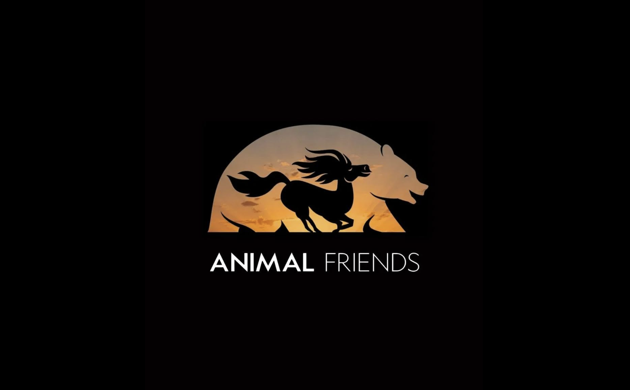 Ryan Reynolds e Jason Momoa em cena de Animal Friends