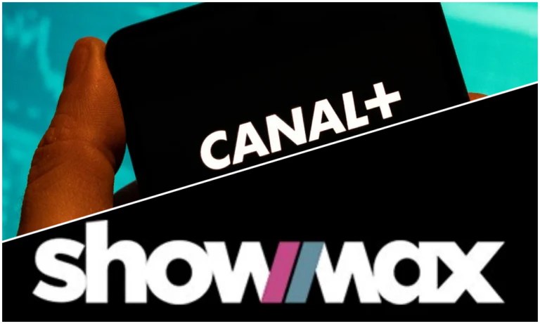 Logotipo da plataforma de streaming Showmax exibido em uma tela digital com fundo escuro e iluminação azul.