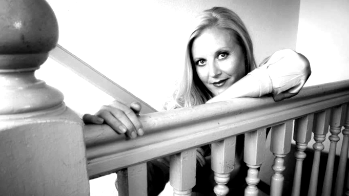 Carrie Anne Fleming interpretou Karen Singer na série Supernatural e Candy Baker na produção iZombie ao longo de cinco temporadas.