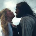 Margot Robbie e Jacob Elordi caracterizados como Cathy e Heathcliff na adaptação de O Morro dos Ventos Uivantes de 2026.