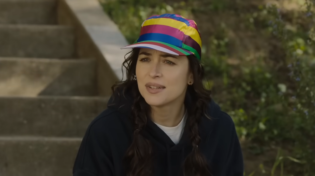 Dakota Johnson durante entrevista sobre experiência em audições em Hollywood