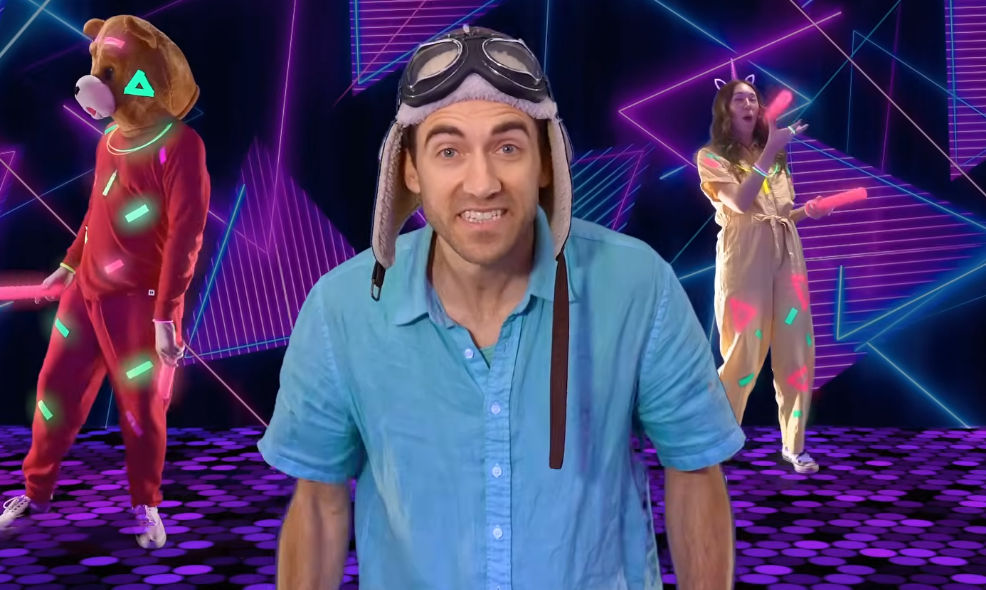 Danny Go em cena da série infantil que estreia na Netflix com músicas e dança