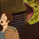 Caiman, o protagonista com cabeça de lagarto, em uma cena de ação sombria e urbana característica do anime Dorohedoro.