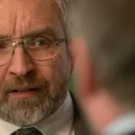 Eddie Marsan em cena do filme No Ordinary Heist.