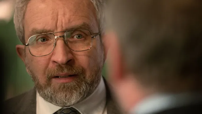 Eddie Marsan em cena do filme No Ordinary Heist.