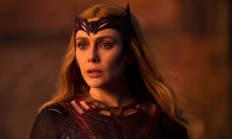 Elizabeth Olsen em evento comentando futuro no MCU