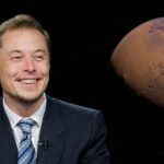 Elon Musk deixa tribunal em São Francisco após júri decidir contra o empresário em processo coletivo movido por investidores da plataforma de mídia social.
