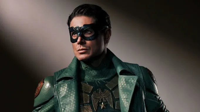 Jensen Ackles interpretando Soldier Boy em cena de Vought Rising, série derivada de The Boys