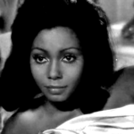 Retrato da atriz Judy Pace sorrindo.