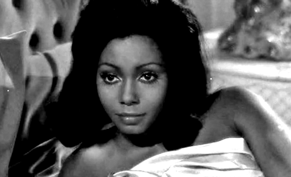 Retrato da atriz Judy Pace sorrindo.