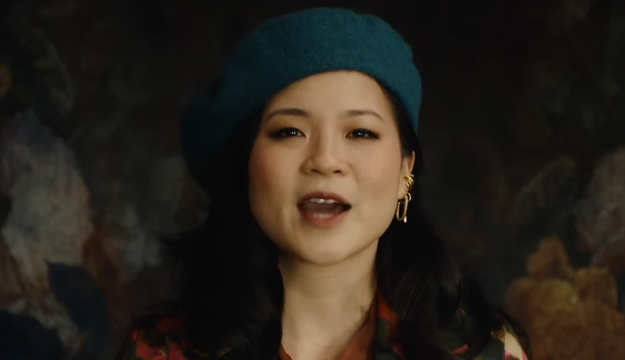 Kelly Marie Tran no trailer da Control Freak.