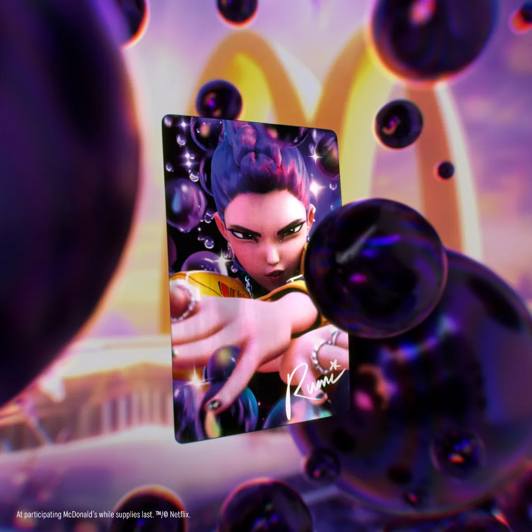 Combo promocional de KPop Demon Hunters com McNuggets, batatas fritas e embalagens inspiradas nas bandas do filme