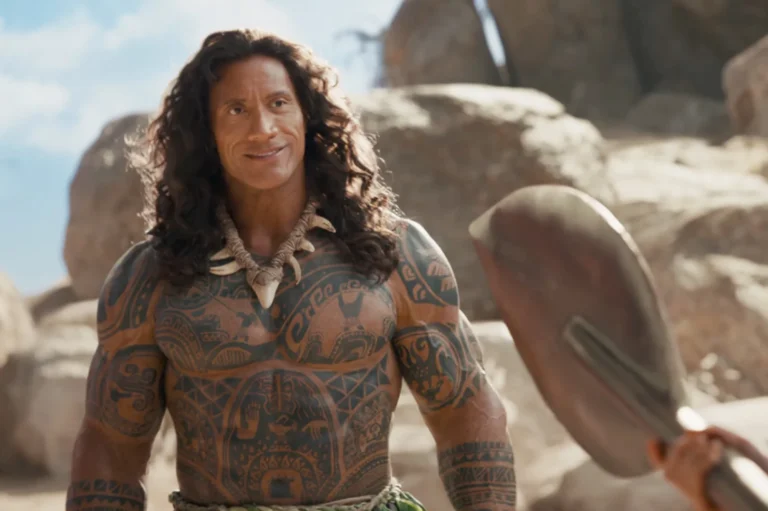 Dwayne Johnson caracterizado como Maui no live-action de Moana