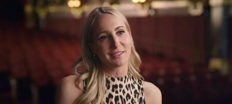 nikki-glaser-apresentadora-globo-de-ouro-2027