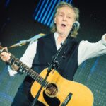 Paul McCartney em foto promocional do novo álbum The Boys of Dungeon Lane