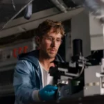 Cena de Project Hail Mary com Ryan Gosling em missão espacial