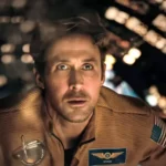 Projeto Ave Maria apresenta Ryan Gosling como um biólogo em missão espacial para salvar a Terra em cena da superprodução dirigida por Phil Lord e Chris Miller.
