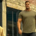Reacher 4 Alan Ritchson em estúdio de dublagem durante pós-produção