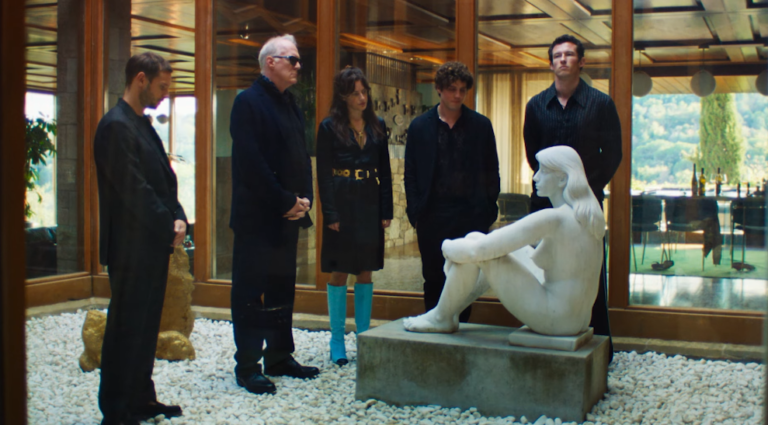 Pamela Anderson no set de Rosebush Pruning dirigido por Karim Aïnouz