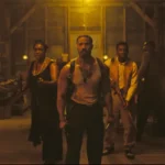 O diretor Ryan Coogler sorri durante a cerimônia do Actors Awards celebrando a vitória do elenco de seu filme Sinners.
