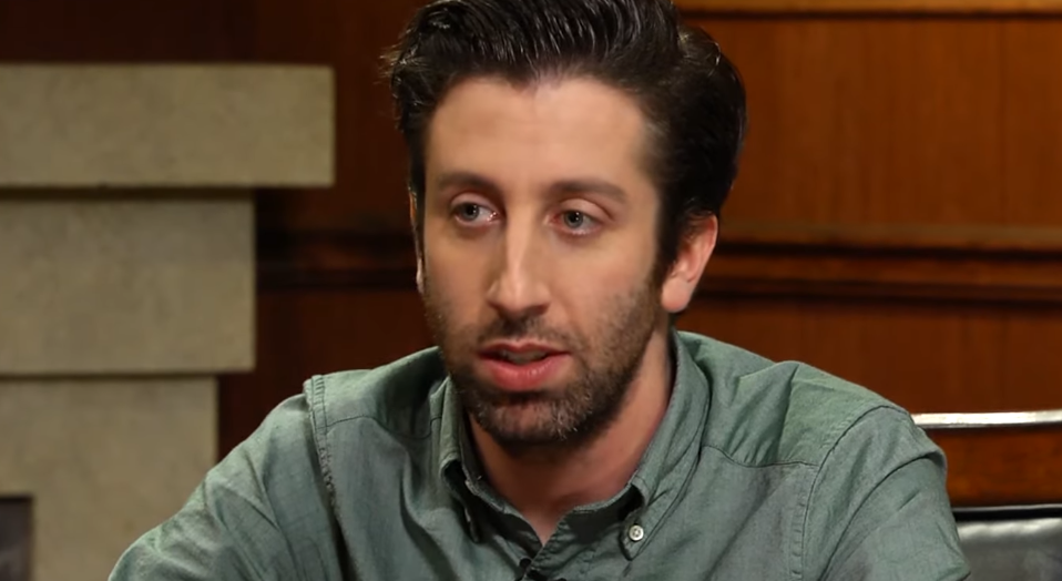 Simon Helberg detalha bastidores do piloto de The Big Bang Theory e o impacto da recepção do público durante entrevista no festival Series Mania.
