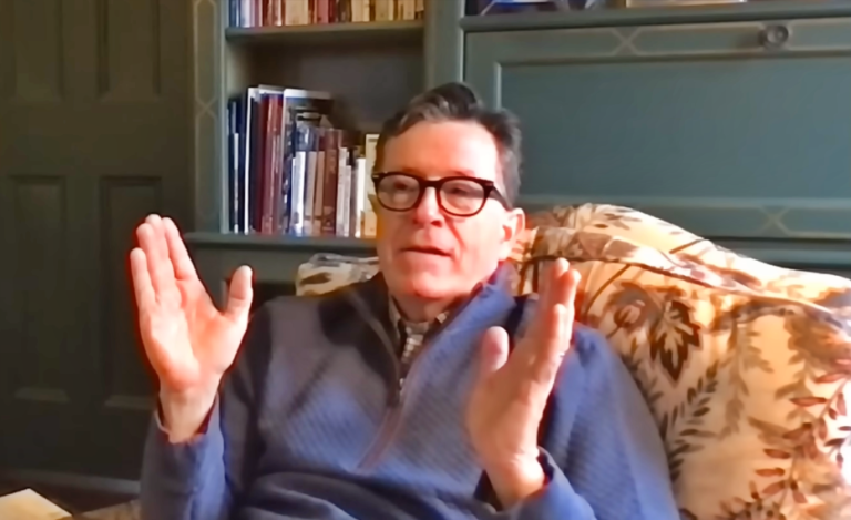 Steve Carell em entrevista detalhando bastidores da produção de The Office na NBC.