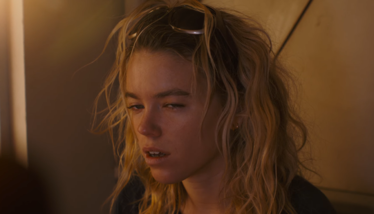 Supergirl enfrenta Krem das Colinas Amarelas com Lobo interpretado por Jason Momoa