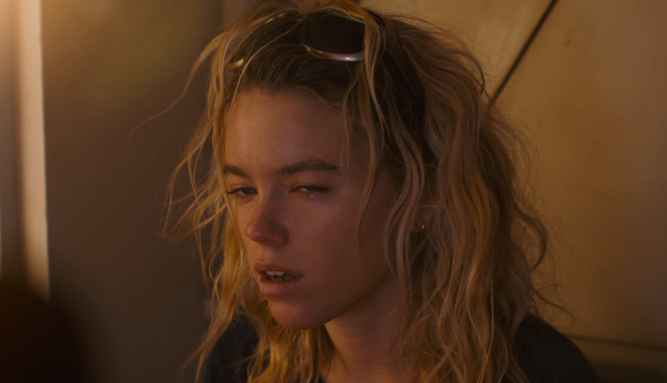 Supergirl enfrenta Krem das Colinas Amarelas com Lobo interpretado por Jason Momoa