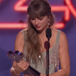 Taylor Swift recebe prêmio no iHeartRadio Music Awards 2026