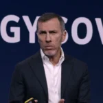 Pietro Labriola, CEO da TIM, durante participação no MWC discutindo telecomunicações, nuvem e inteligência artificial