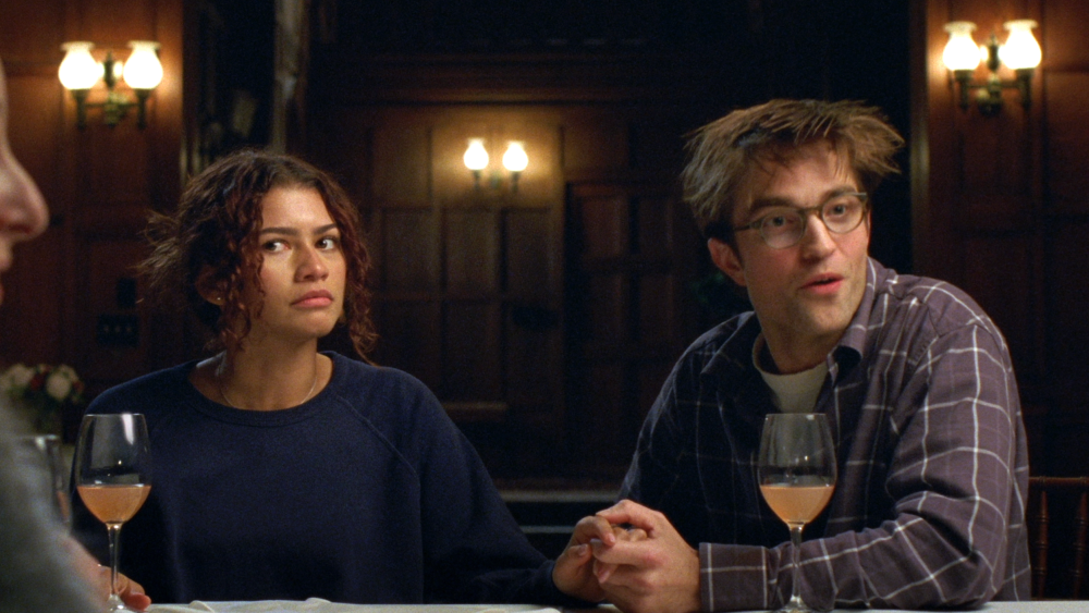 Robert Pattinson e Zendaya em cena do filme The Drama
