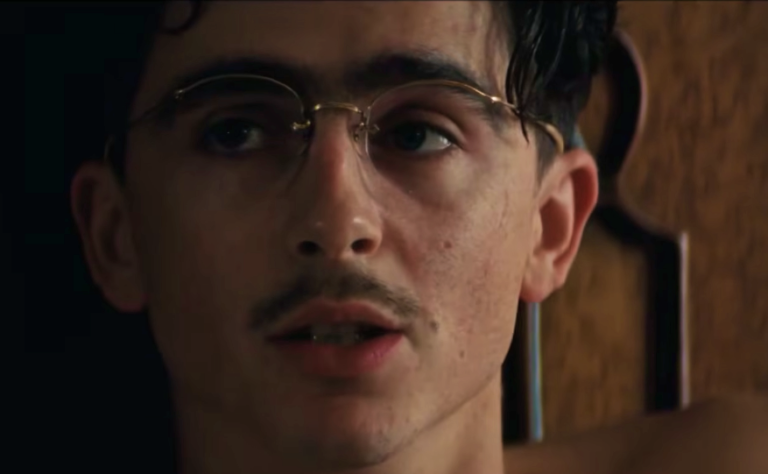 Timothée Chalamet no tapete vermelho da 98ª edição do Oscar.