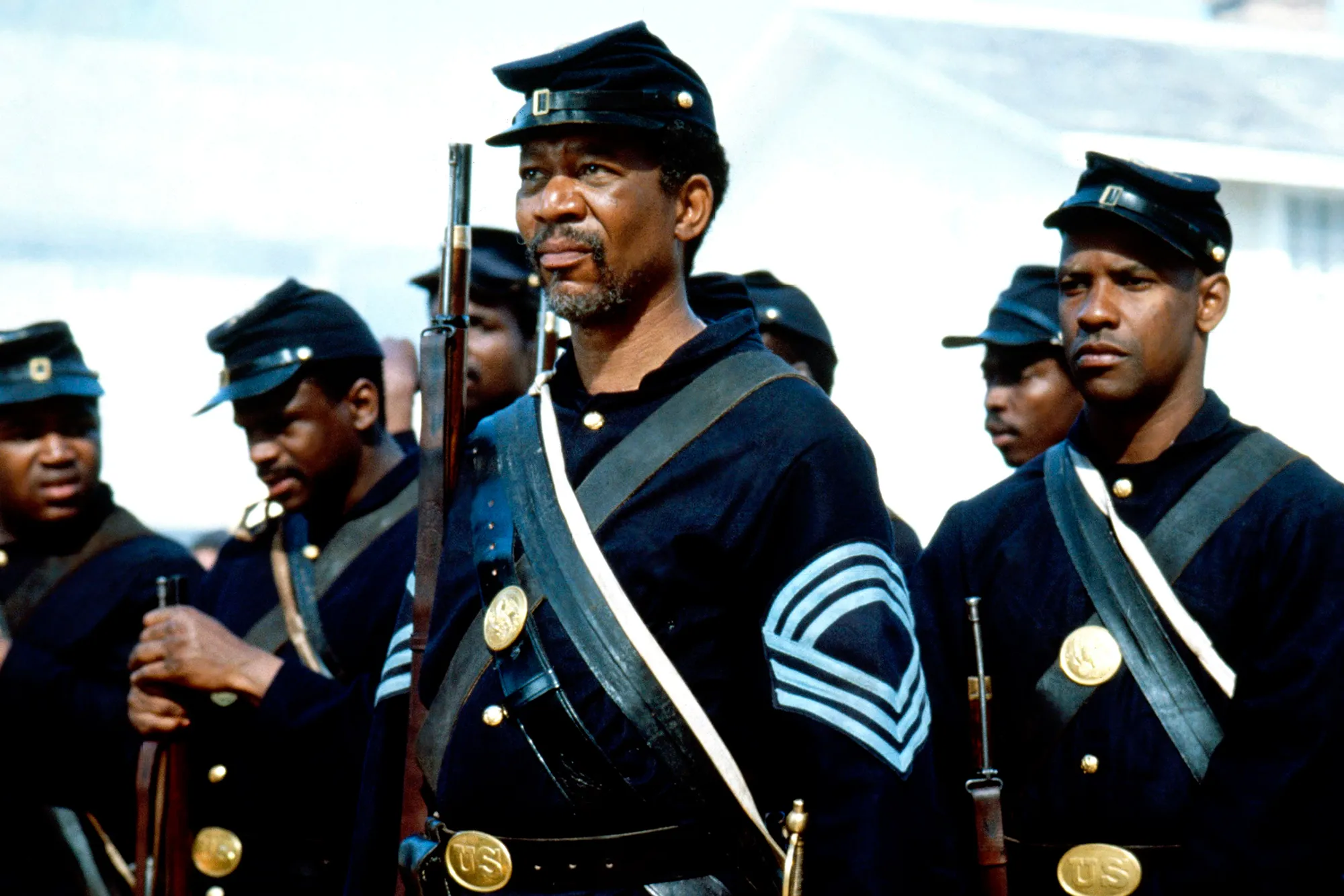 Morgan Freeman como o Sargento-Mor John Rawlins e Denzel Washington como o Soldado Trip em 'Glory'.
