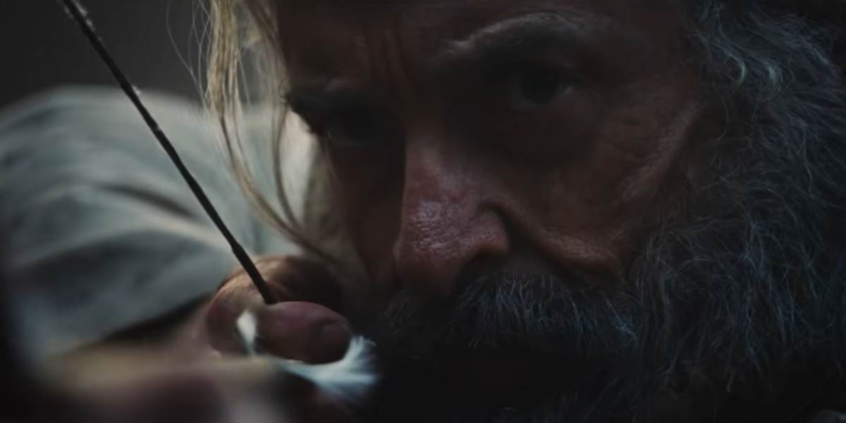 Hugh Jackman ferido em cena de A Morte de Robin Hood em novo trailer divulgado pela A24