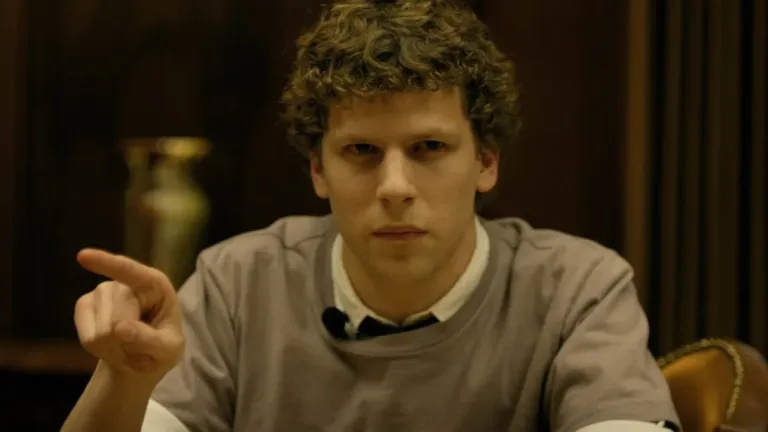Jesse Eisenberg interpreta o fundador do Facebook, Mark Zuckerberg, no filme