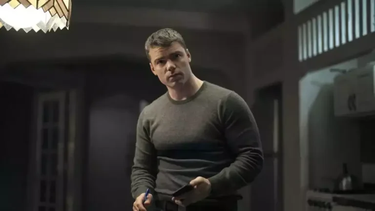 Gabriel Basso como Peter Sutherland em cena de O Agente Noturno durante nova fase em Los Angeles