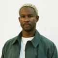 Akinola Davies Jr. em exibição de A Sombra do Meu Pai no Brasil