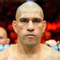 Lutador Alex Poatan em treinamento para o UFC Casa Branca