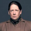 Ann Dowd interpreta Tia Lydia na série Os Testamentos