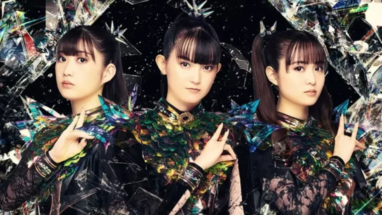 BABYMETAL no palco durante apresentação ao vivo, banda anuncia show em São Paulo