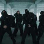 BTS em cena do clipe “Hooligan” com visual sombrio e estética da era ARIRANG