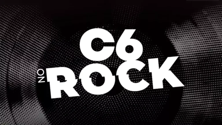 Público acompanha shows de rock brasileiro na área externa do Auditório Ibirapuera.