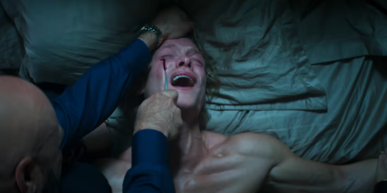 Imagem do trailer de Cara de Barro mostra transformação do vilão em Gotham no novo filme da DC