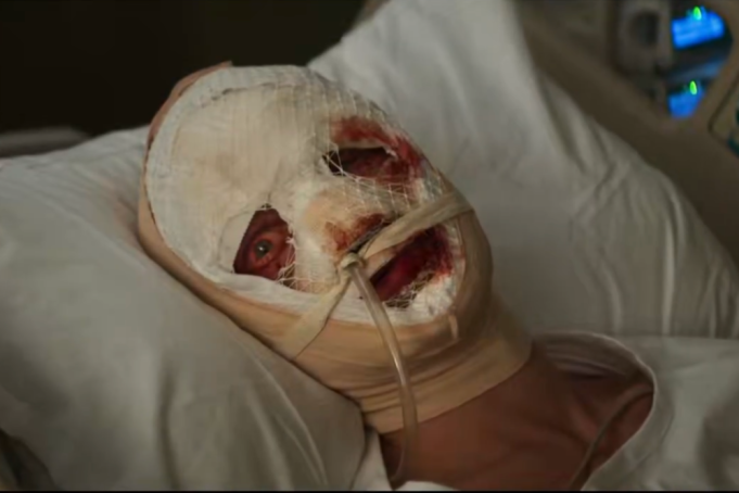 Cena do filme Cara de Barro mostra transformação do vilão em trailer divulgado pela DC Studios