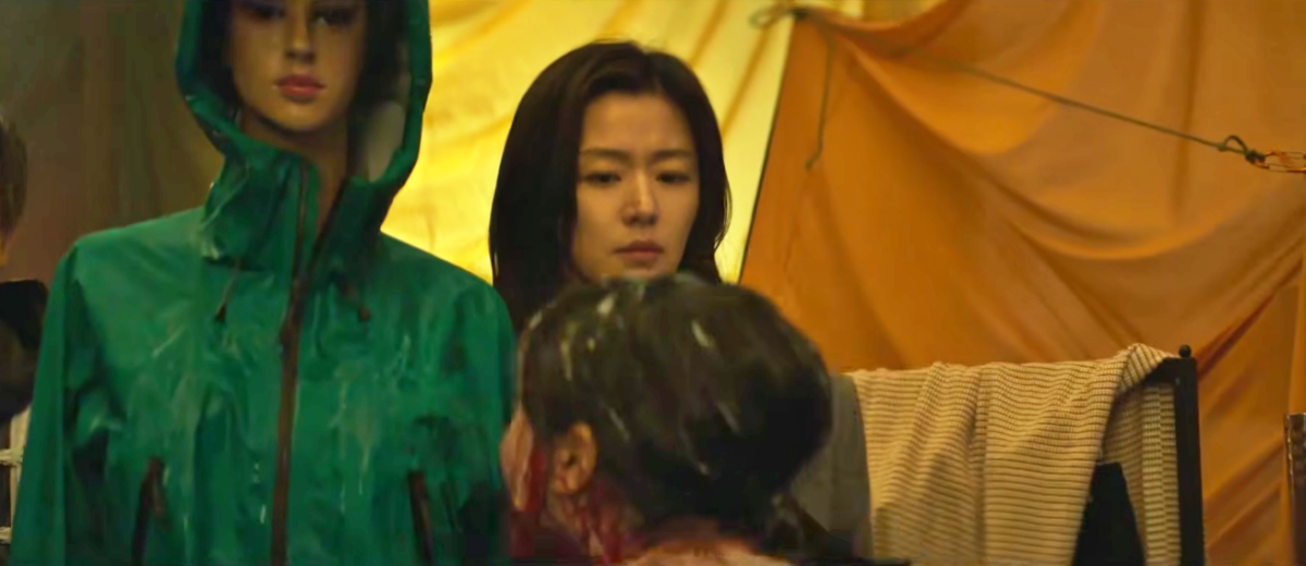 Cena de pânico e mortos-vivos no trailer do filme de terror sul-coreano Colony.