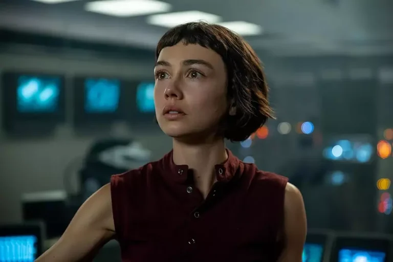 A atriz Sydney Chandler, que interpretará a personagem Nosferata na série Comando das Criaturas.