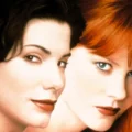 Pôster do filme 'Da Magia à Sedução' (Practical Magic), de 1998, com Sandra Bullock e Nicole Kidman.